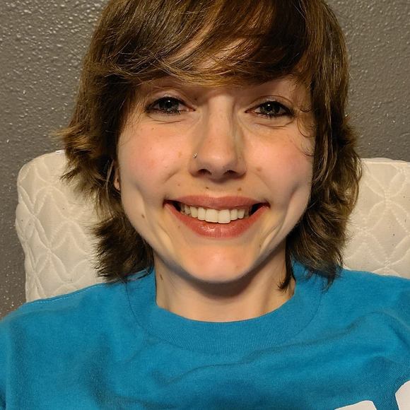 Meet your Posher, Nadine - Picture 1 of 1